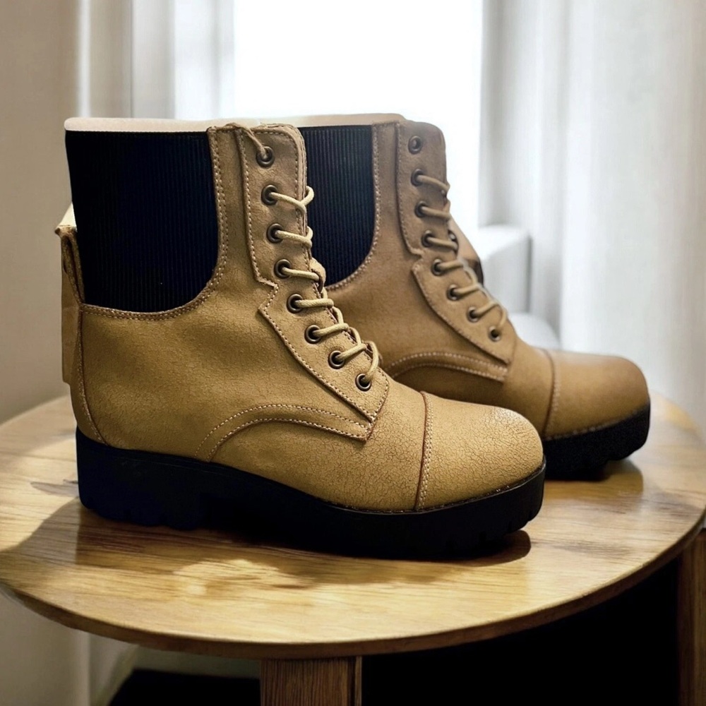 Seven7 Combat Boots Womens 9 Tan Lug Sole Lace Up Chunky Ankle Boots NWT